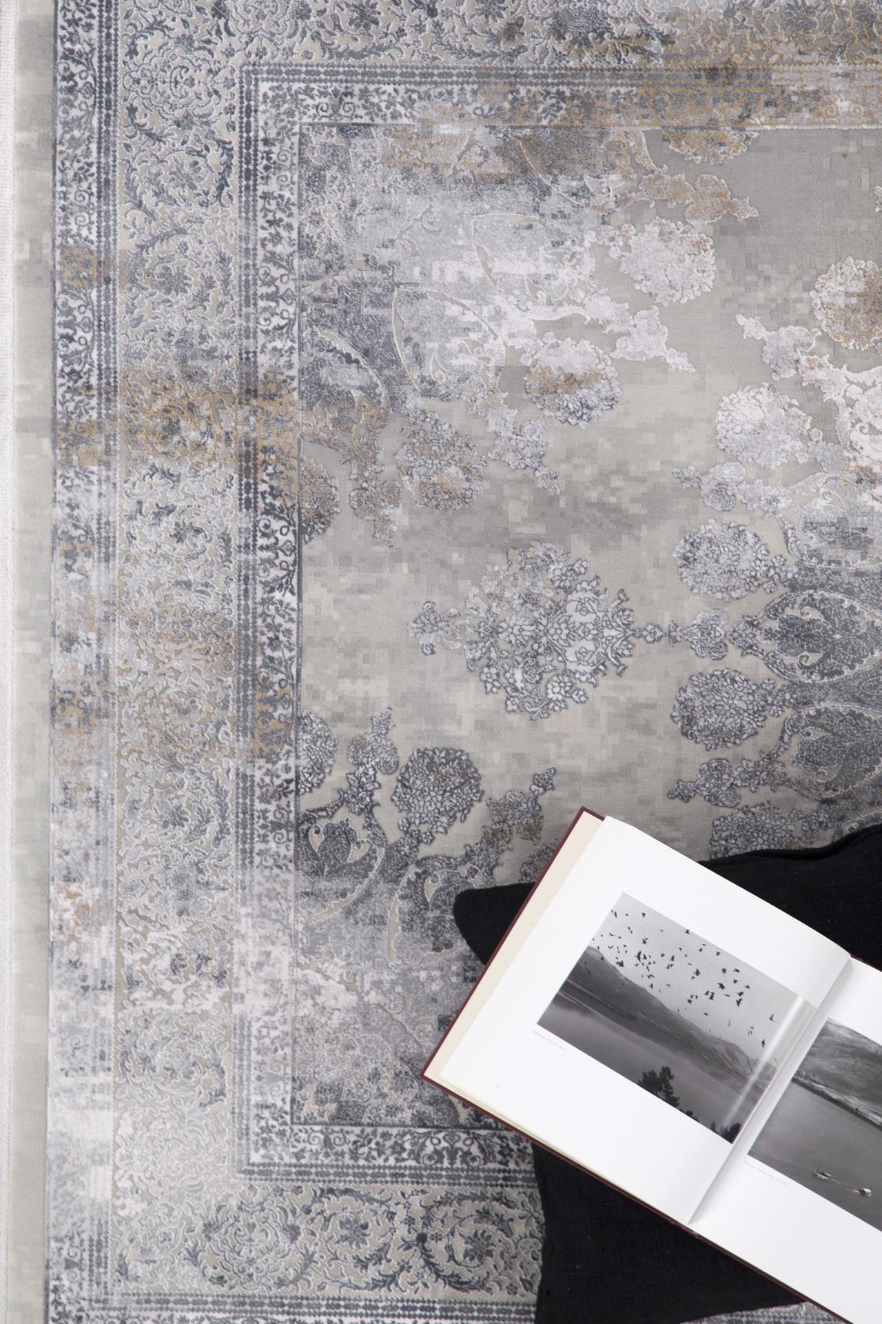 Μοντέρνο Χαλί Bamboo Silk 8098A L. Grey Anthracite - Royal Carpet