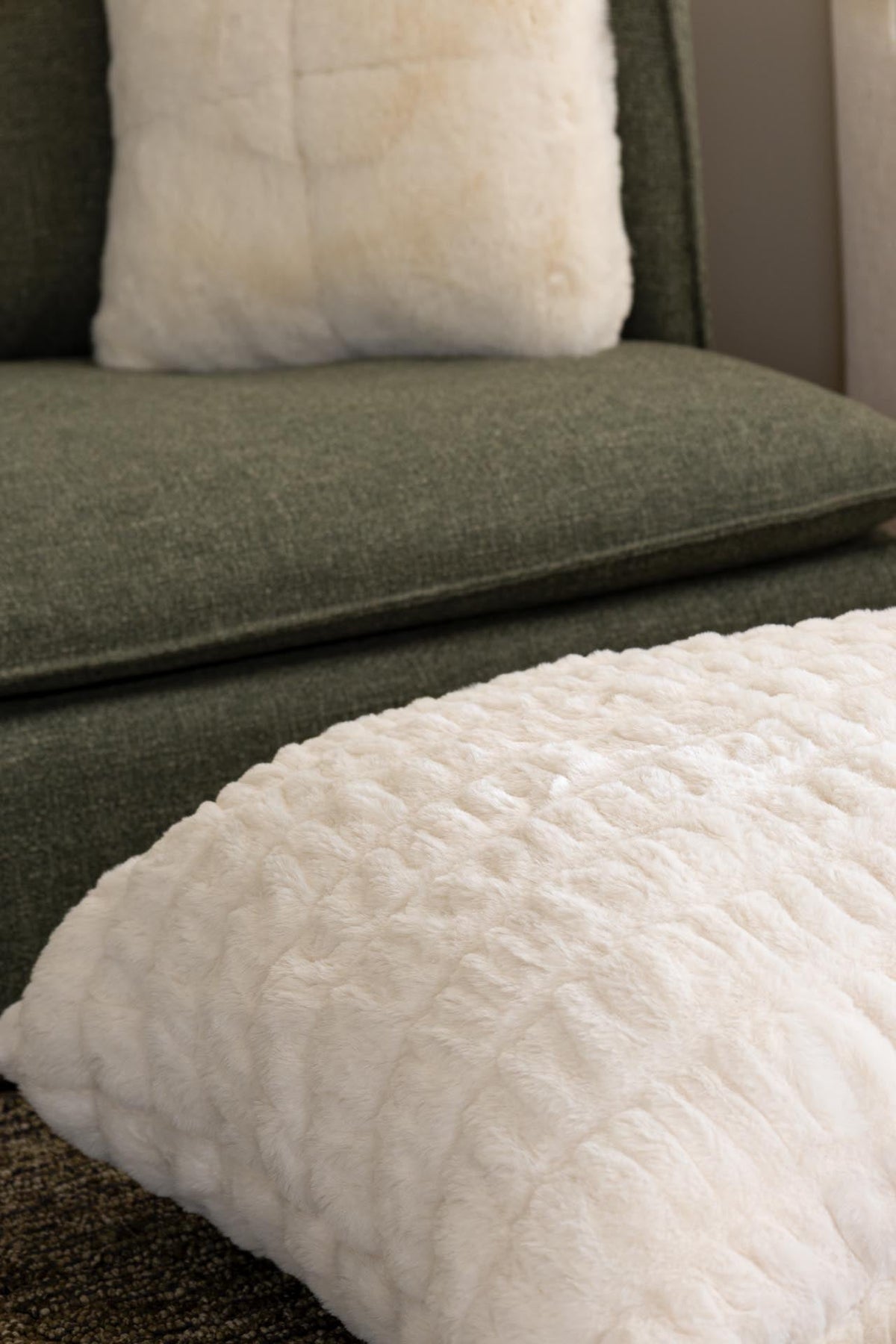 ows.1060005 Διακοσμητική Μαξιλαροθήκη Relief Γούνινο Faux Fur (80x80) - Royal Carpet
